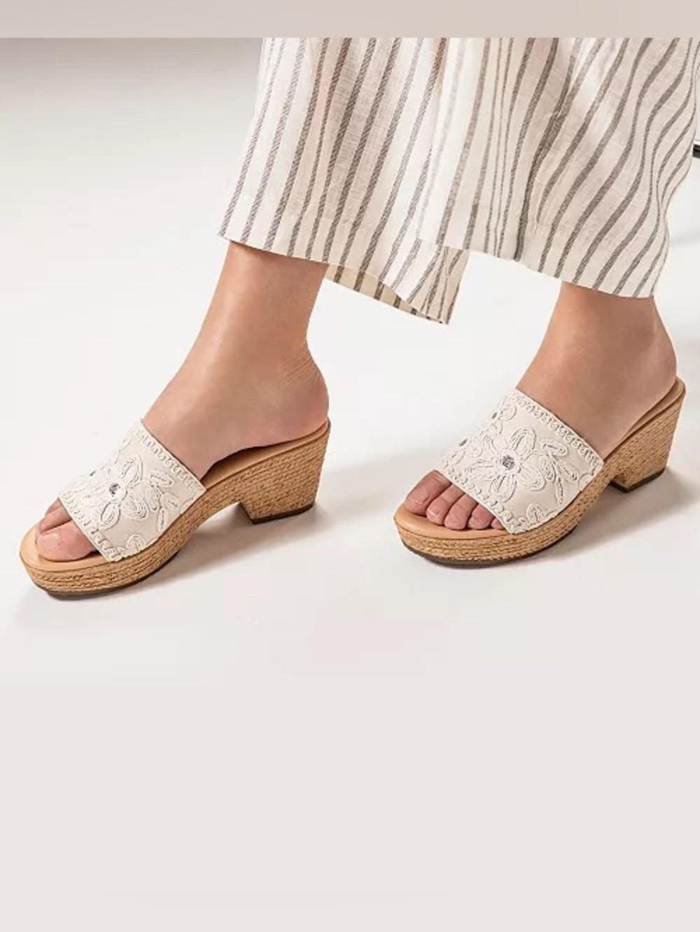 Cliffs by WHITE MOUNTAIN “Biancia" Wedge Sandal floral embroidered 7.5 NIB - Picture 2 of 8